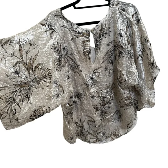 White House Black Market Floral Velvet Dolman Sleeve Blouse in Women’s Large - Picture 3 of 7